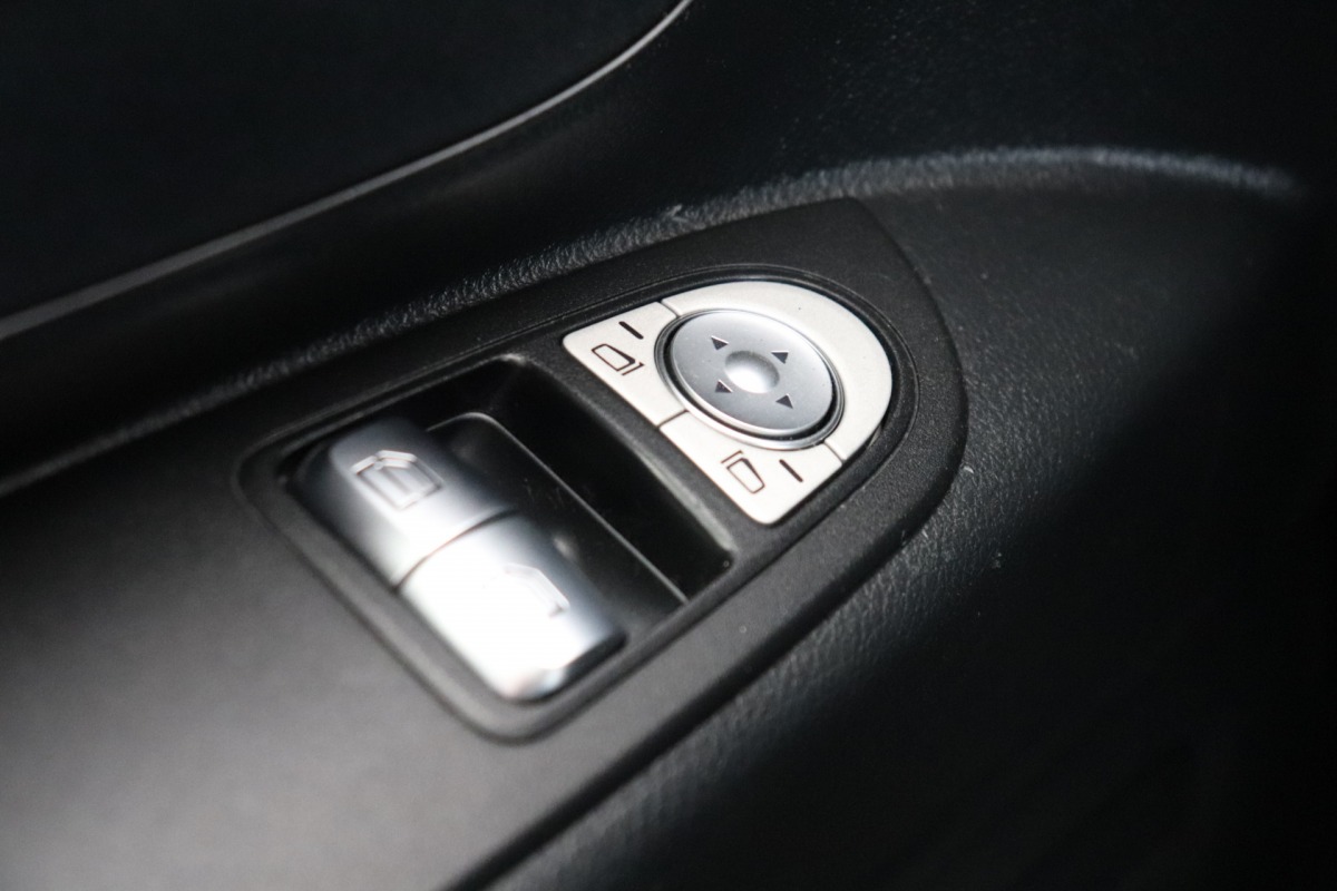 Mercedes-Benz eVito Lang ELEKTRISCH! - Airco - Navi - Camera - € 17.950,- Excl.
