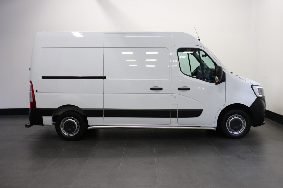 Renault Master 2.3 dCi 150PK L2H2 EURO 6 - Airco - Cruise - PDC - € 19.950,- Excl.