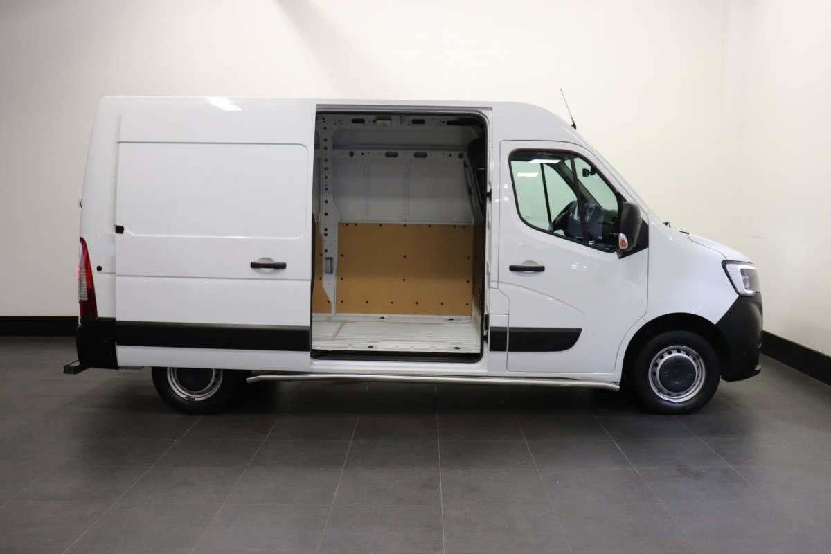 Renault Master 2.3 dCi 150PK L2H2 EURO 6 - Airco - Cruise - PDC - € 19.950,- Excl.