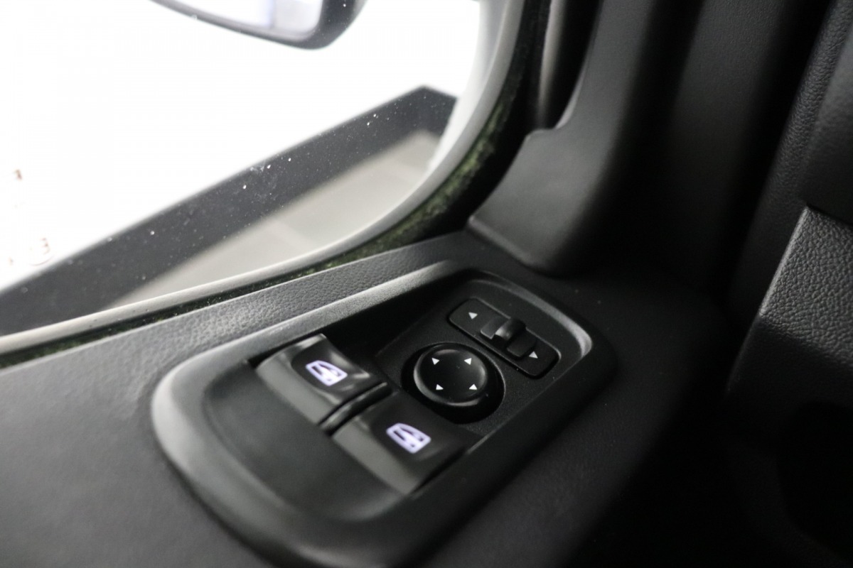 Renault Master 2.3 dCi 150PK L2H2 EURO 6 - Airco - Cruise - PDC - € 15.950,- Excl.