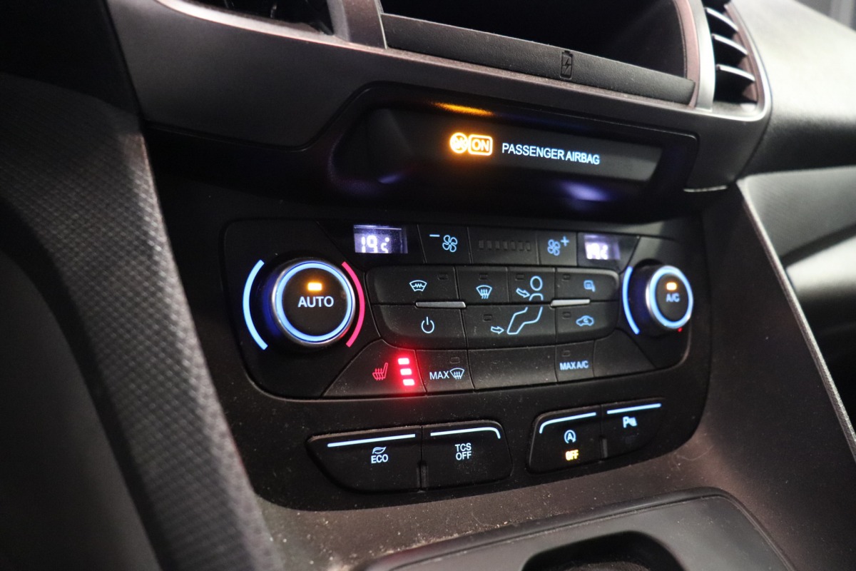 Ford Transit Connect 1.5 EcoBlue 120PK L2 Automaat - schakelt niet goed. - AC/Climate - Navi - Cruise - EURO 6 - € 9.950,- Excl.