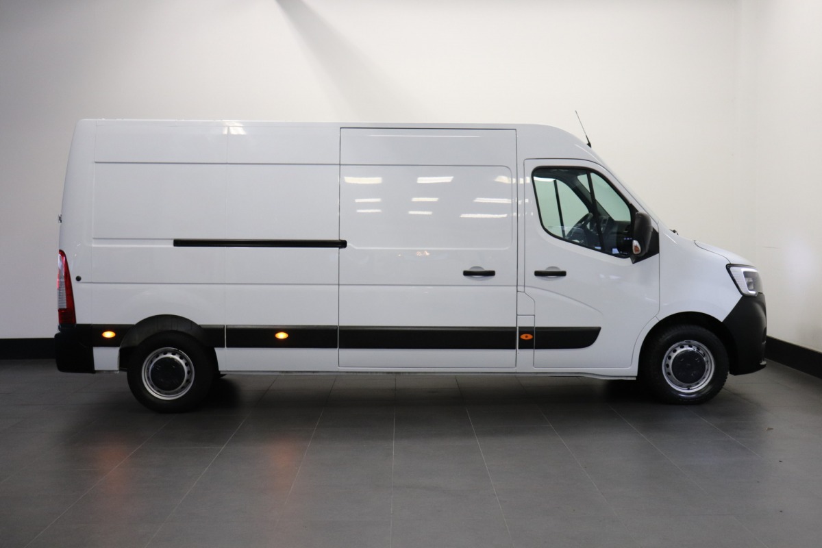 Renault Master 2.3 dCi 135PK L3H2 EURO 6 - Airco - Cruise - PDC - € 19.950,-Ex.