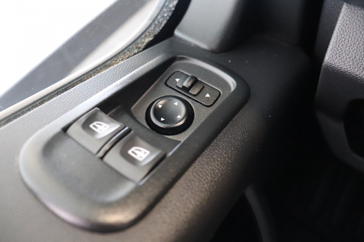 Renault Master 2.3 dCi 135PK L2H2 EURO 6 - Airco - Navi - Cruise - € 16.499,- Excl.
