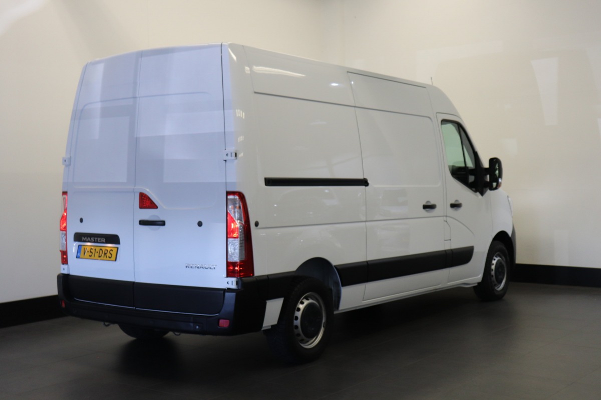 Renault Master 2.3 dCi 135PK L2H2 EURO 6 - Airco - Navi - Cruise - € 16.499,- Excl.