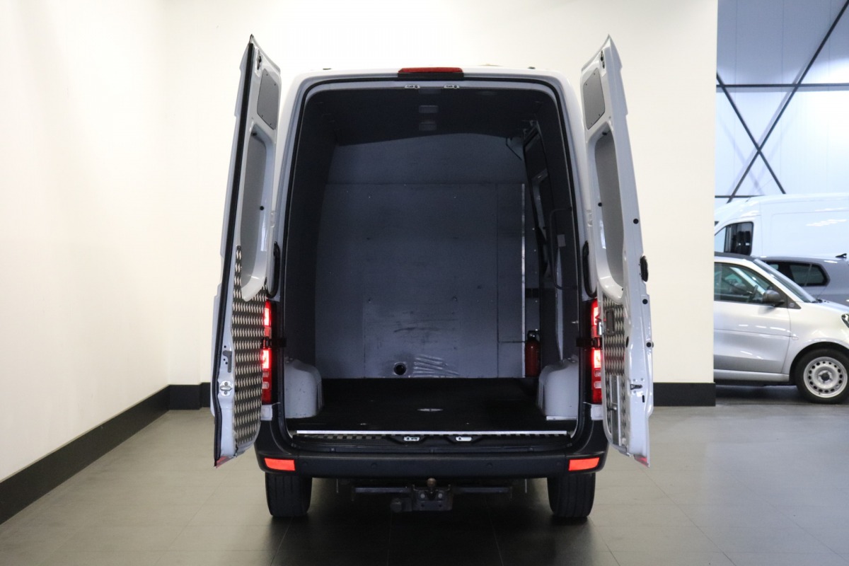Mercedes-Benz Sprinter 316 CDI L2H2 - Airco - Cruise - Trekhaak - € 12.499.- Excl.