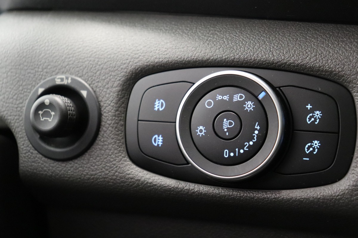 Ford Transit 2.0 TDCI 170PK Automaat L2H3 EURO 6 - Airco - Cruise - PDC - € 14.499,- Excl.