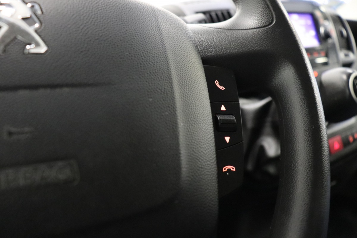 Peugeot Boxer 2.2 BlueHDi 120PK L2H2 2x Schuifdeur - Airco - Navi - Cruise - € 12.950,- Excl.