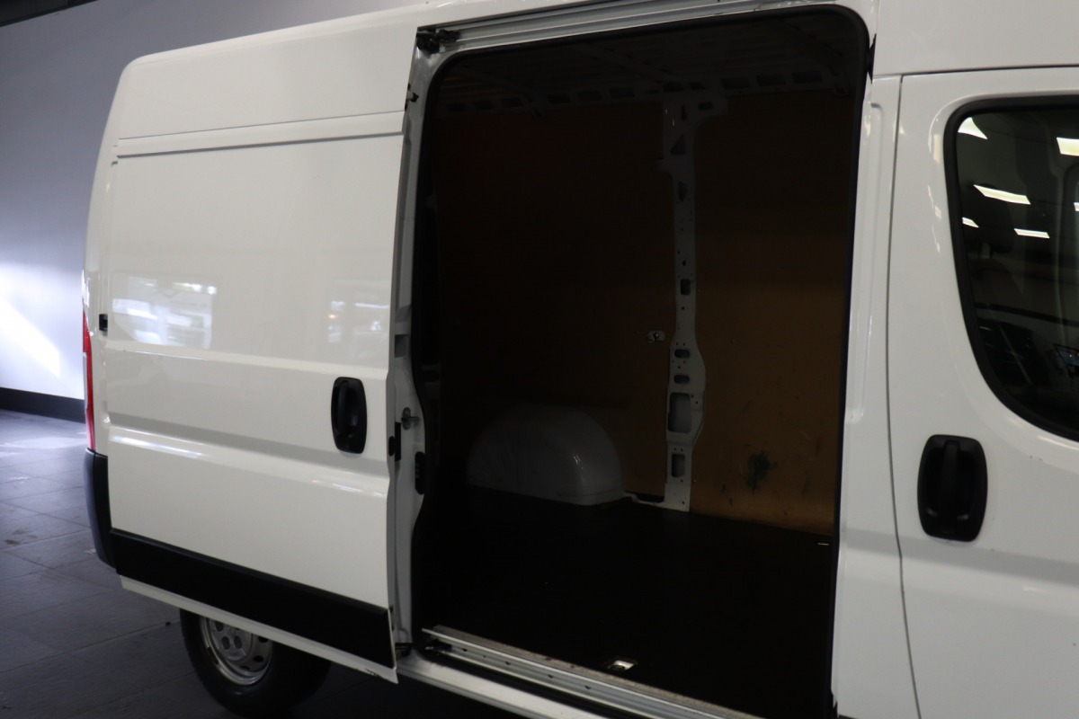 Peugeot Boxer 2.2 BlueHDi L2H2 140PK - EURO 6 - Airco - Navi - Cruise - Camera - € 14.900,- Excl.