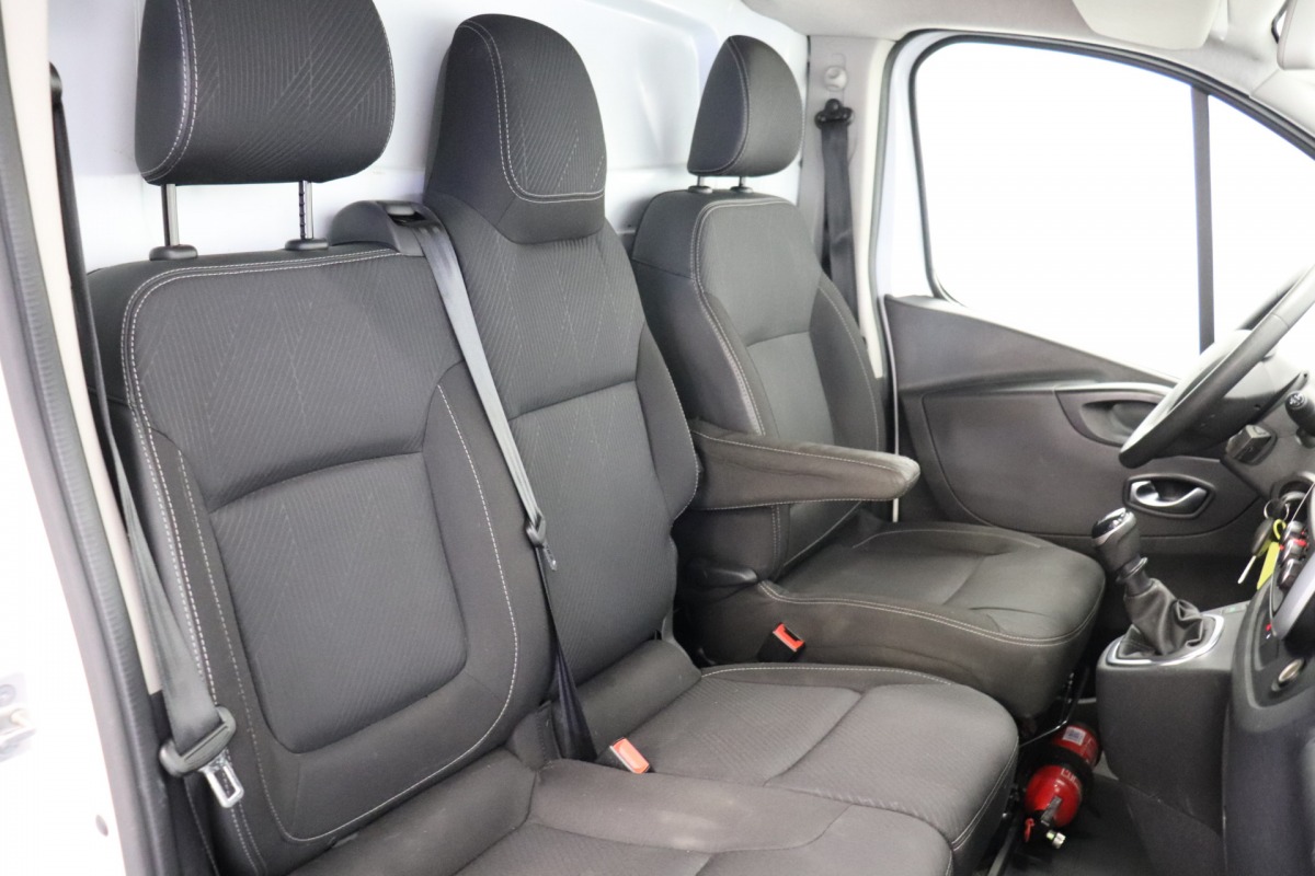 Renault Trafic Renault Trafic 1.6 dCi - EURO 6 - Airco  - PDC - Camera - € 11.499,- Excl.
