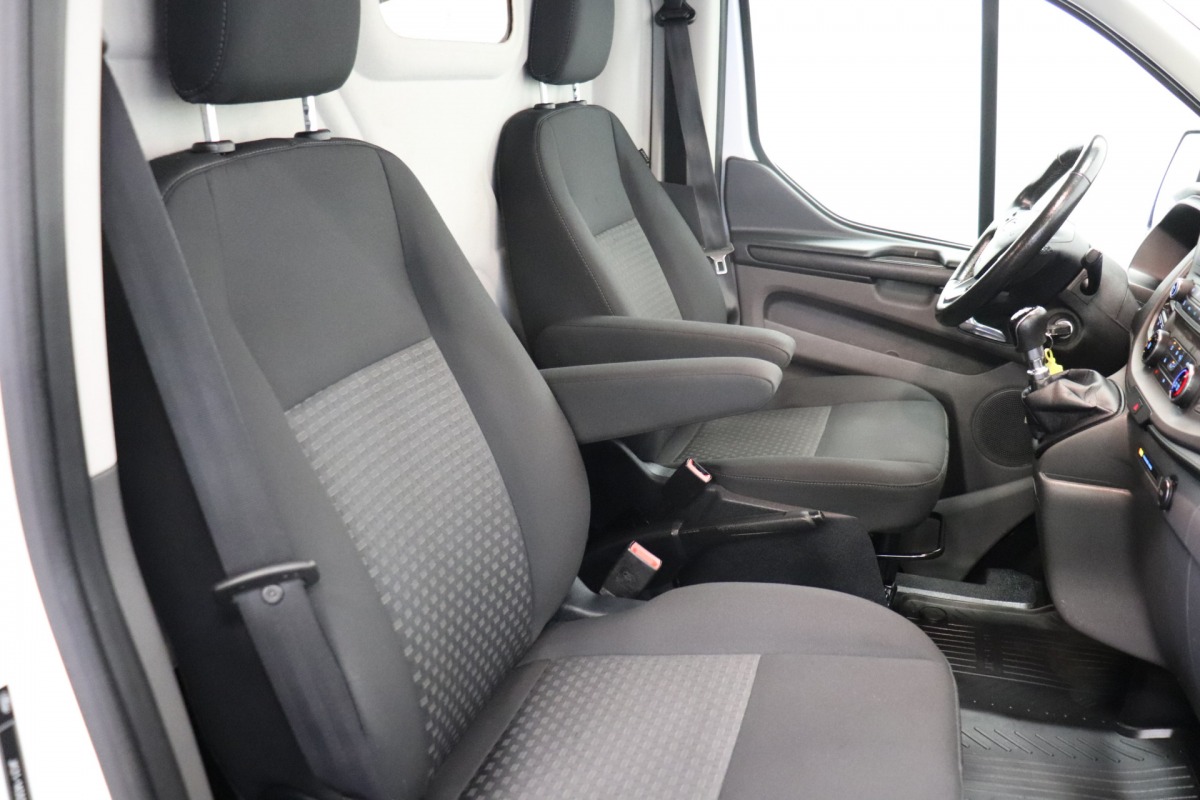 Ford Transit Custom 2.0 TDCI 130PK EURO 6 - Airco - Cruise - PDC - € 11.900,- Excl.