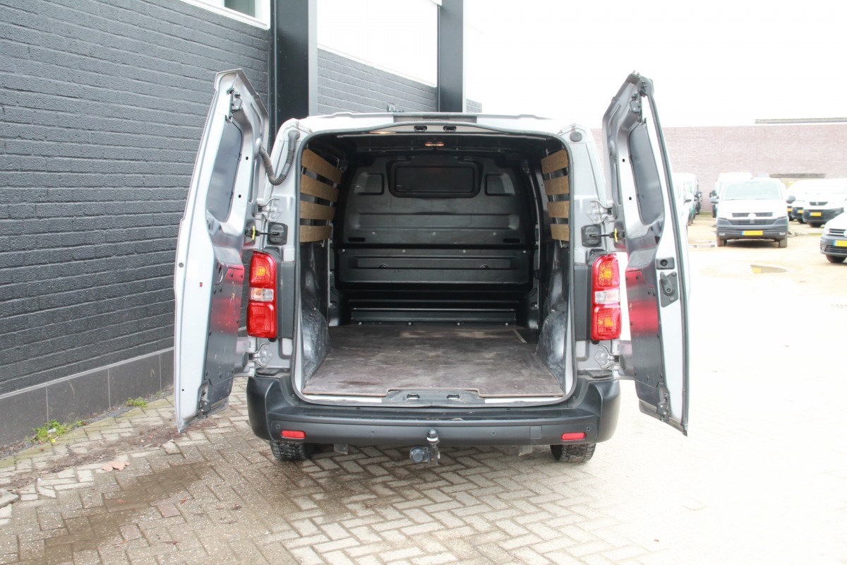 Toyota ProAce Worker 2.0 D-4D - EURO 6 - Airco - Navi - Cruise - € 17.900,- Excl.
