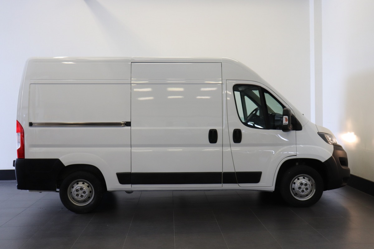 Peugeot Boxer 2.2 BlueHDi 140PK L2H2 - EURO 6 - Airco - Navi - Cruise - Camera - € 13.900,- Excl.