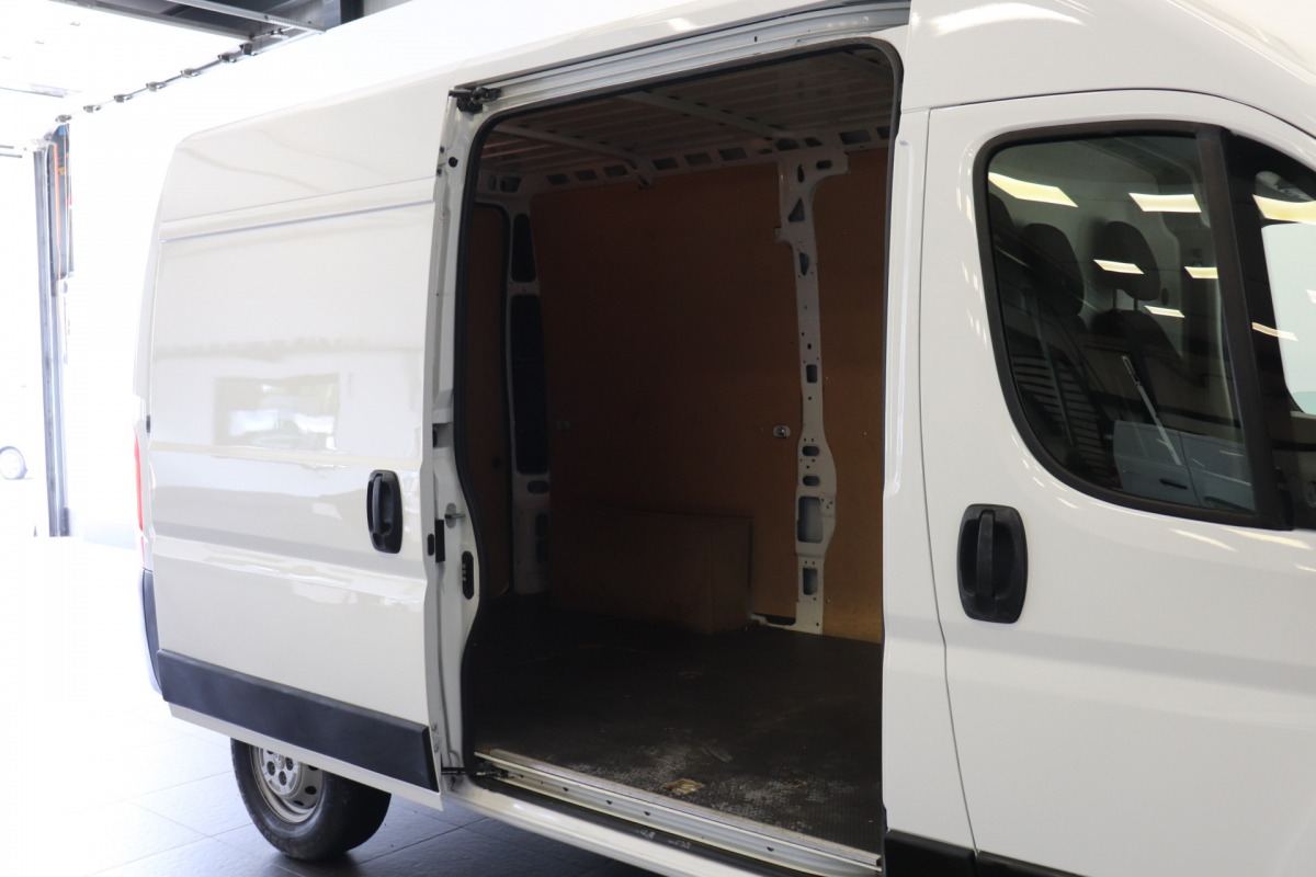 Peugeot Boxer 2.2 BlueHDi 140PK L2H2 - EURO 6 - Airco - Navi - Cruise - Camera - € 13.900,- Excl.