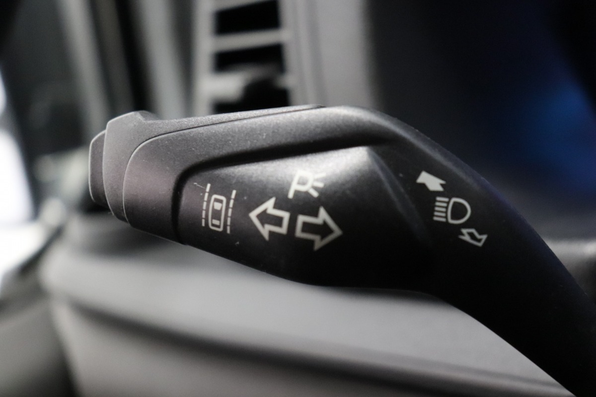 Ford Transit Custom 2.0 TDCI 130PK Automaat EURO 6 - Airco - Navi - Cruise - Camera - € 14.950,- Excl.