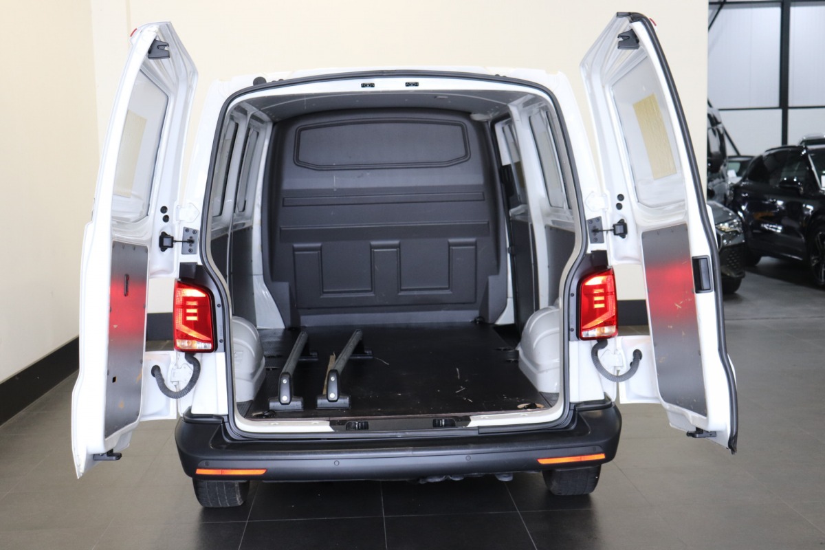 Volkswagen Transporter 2.0 TDI 150PK L2 - EURO 6 - Airco - Navi - Cruise - € 16.900,- Excl.