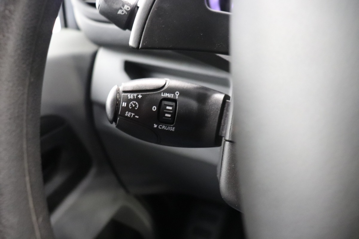Toyota ProAce 2.0 D-4D 120PK Automaat EURO 6 - Airco - Cruise - PDC -  € 15.900,- Excl.