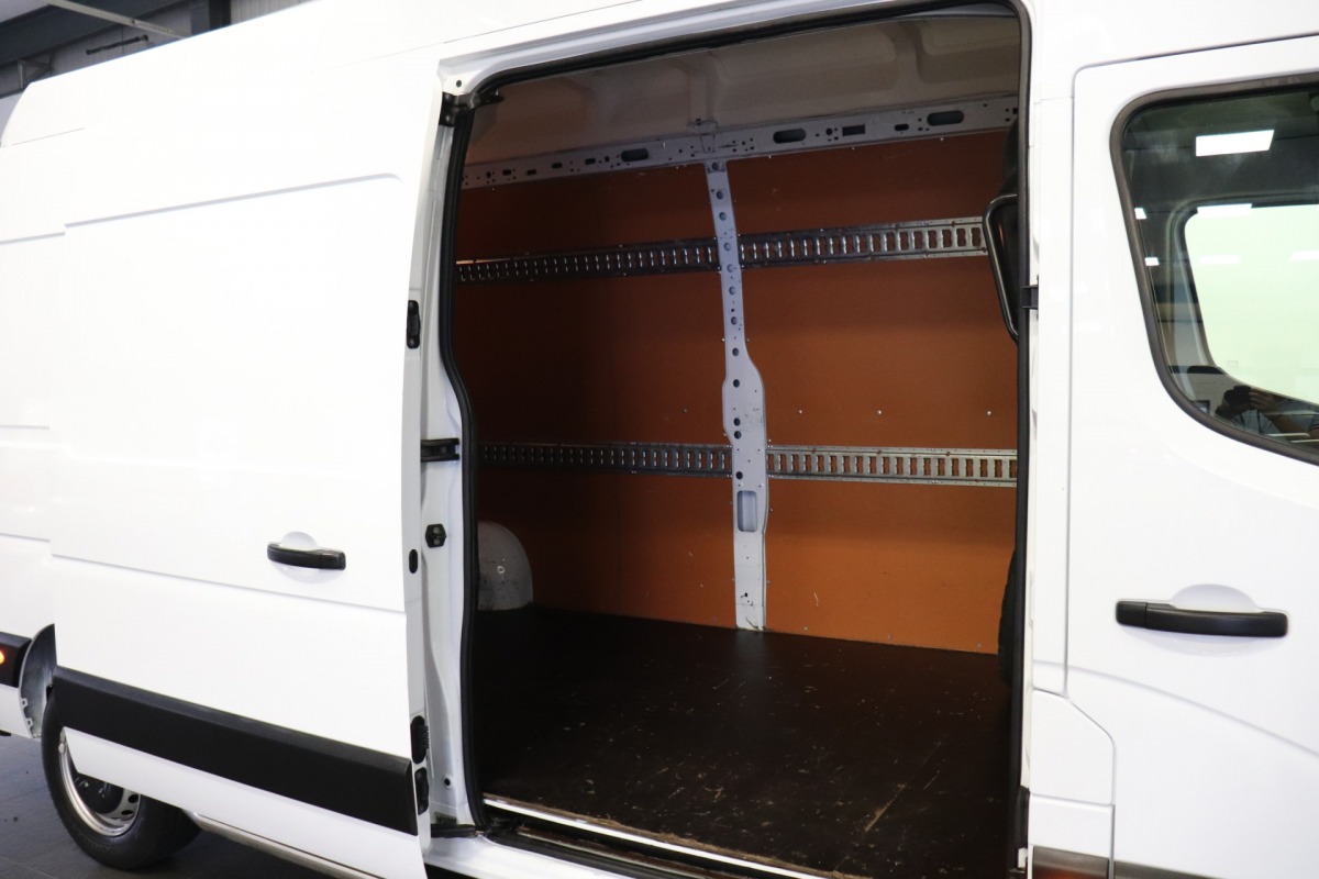 Renault Master 2.3 dCi 135PK L3H3 - EURO 6 - Airco - Navi - Cruise - € 18.900,- Excl.