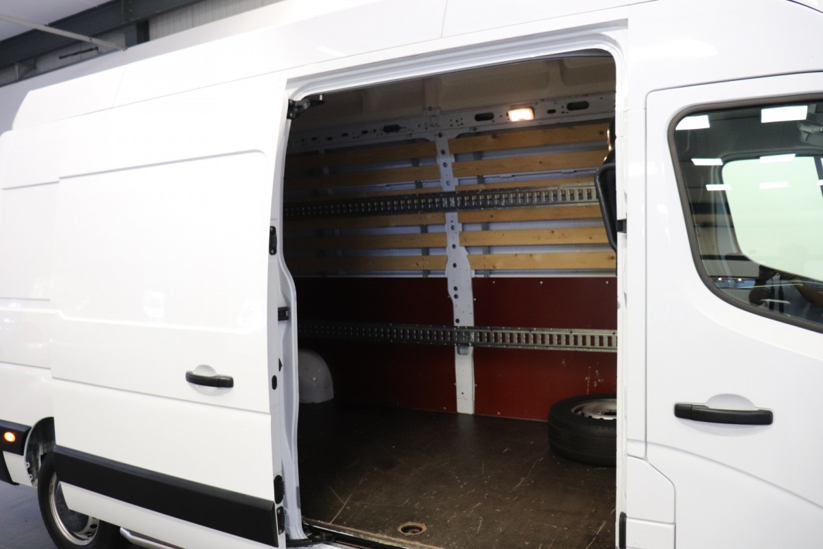Renault Master 2.3 dCi 135PK L3H3 - EURO 6 - Airco - Navi - Cruise - € 16.950,- Excl.