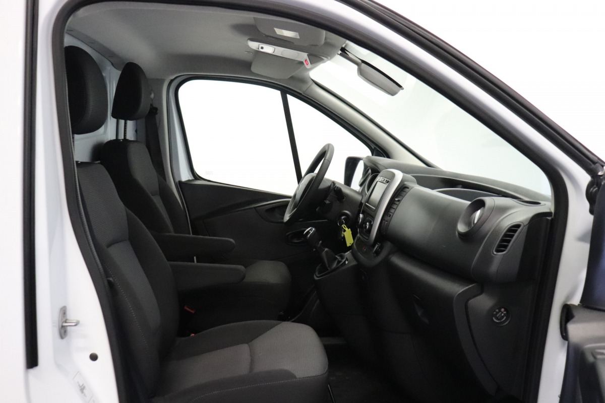 Renault Trafic 2.0 dCi 145PK EURO 6 - AC/climate - Navi - Cruise - € 11.950 ,- Excl.