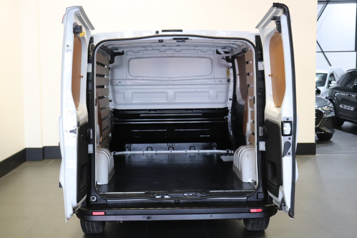 Renault Trafic 2.0 dCi 145PK EURO 6 - AC/climate - Navi - Cruise - € 11.950 ,- Excl.
