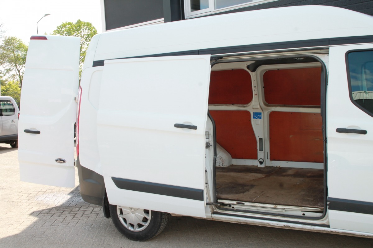Ford Transit Custom 2.2 TDCI L2H2 125PK - Airco - Cruise - Trekhaak - PDC - € 9.900,- Excl.