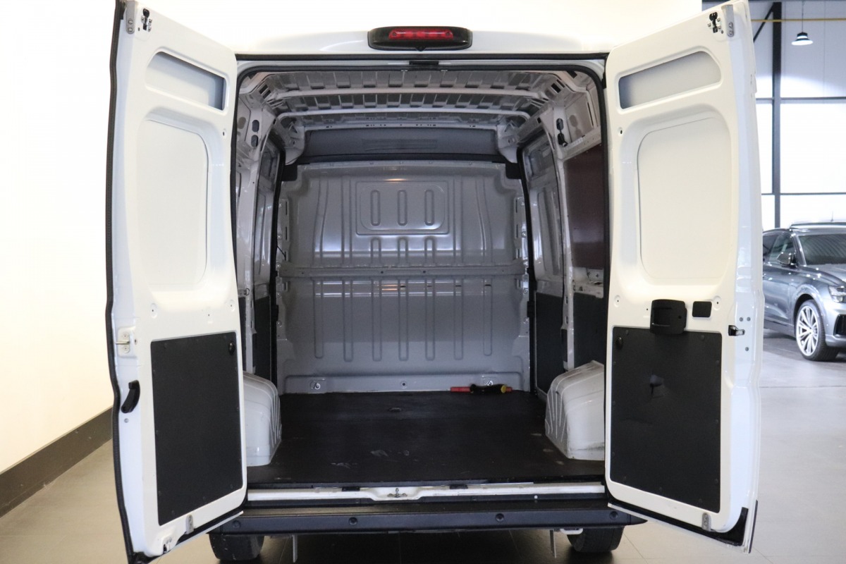 Peugeot Boxer 2.2 BlueHDi 120PK 2x Schuifdeur L2H2 EURO 6 - Airco - Navi - Cruise - € 12.950,- Excl.