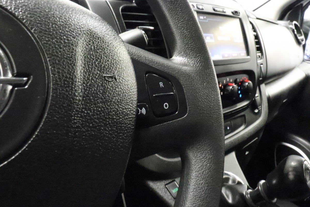 Opel Vivaro 1.6 CDTI 120PK EURO 6 - Airco - Navi - Cruise - € 9.900,- Excl.