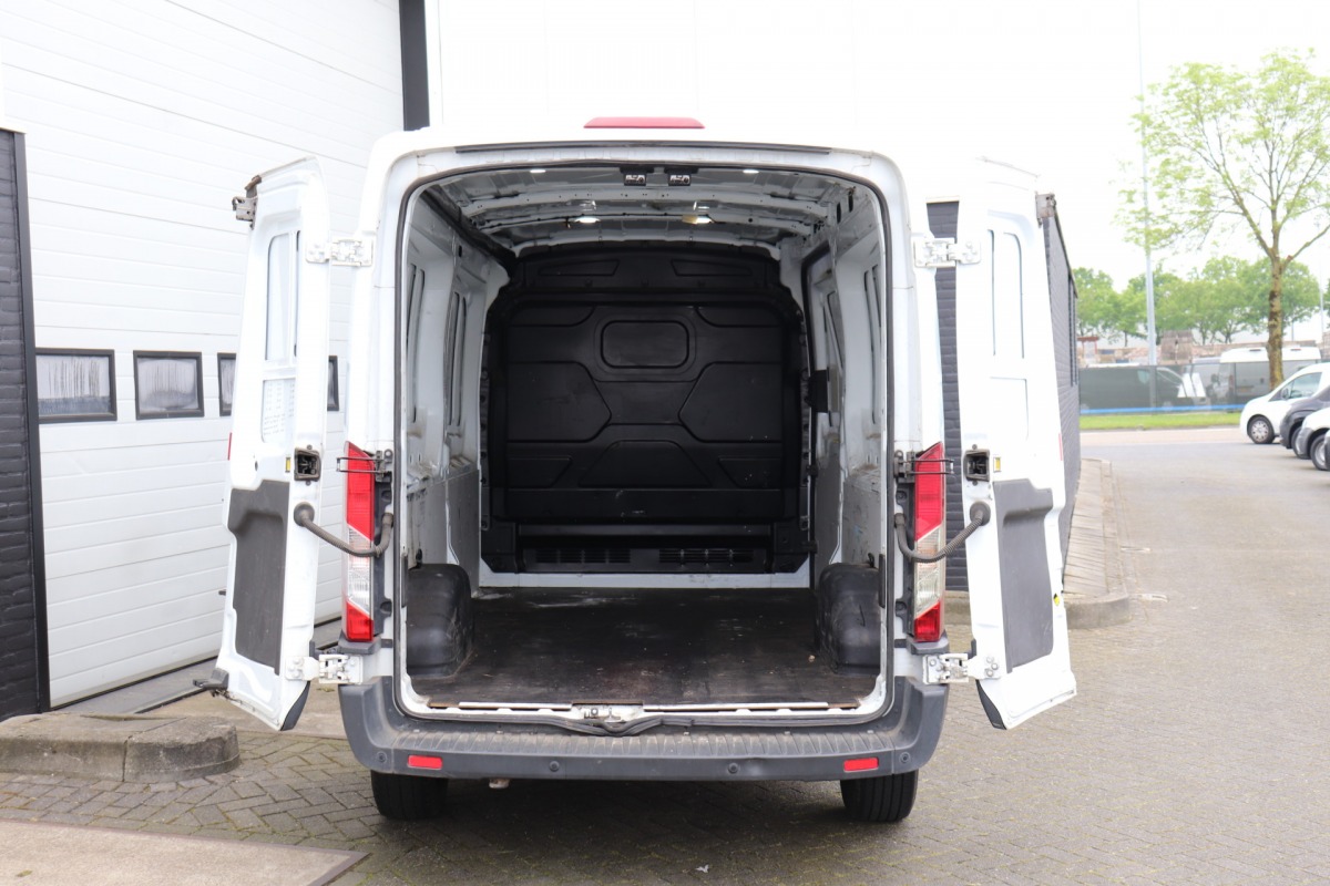 Ford Transit 2.0 TDCI 130PK L2H2 EURO 6 Automaat - Airco - Cruise - Camera - € 13.900,- Excl.