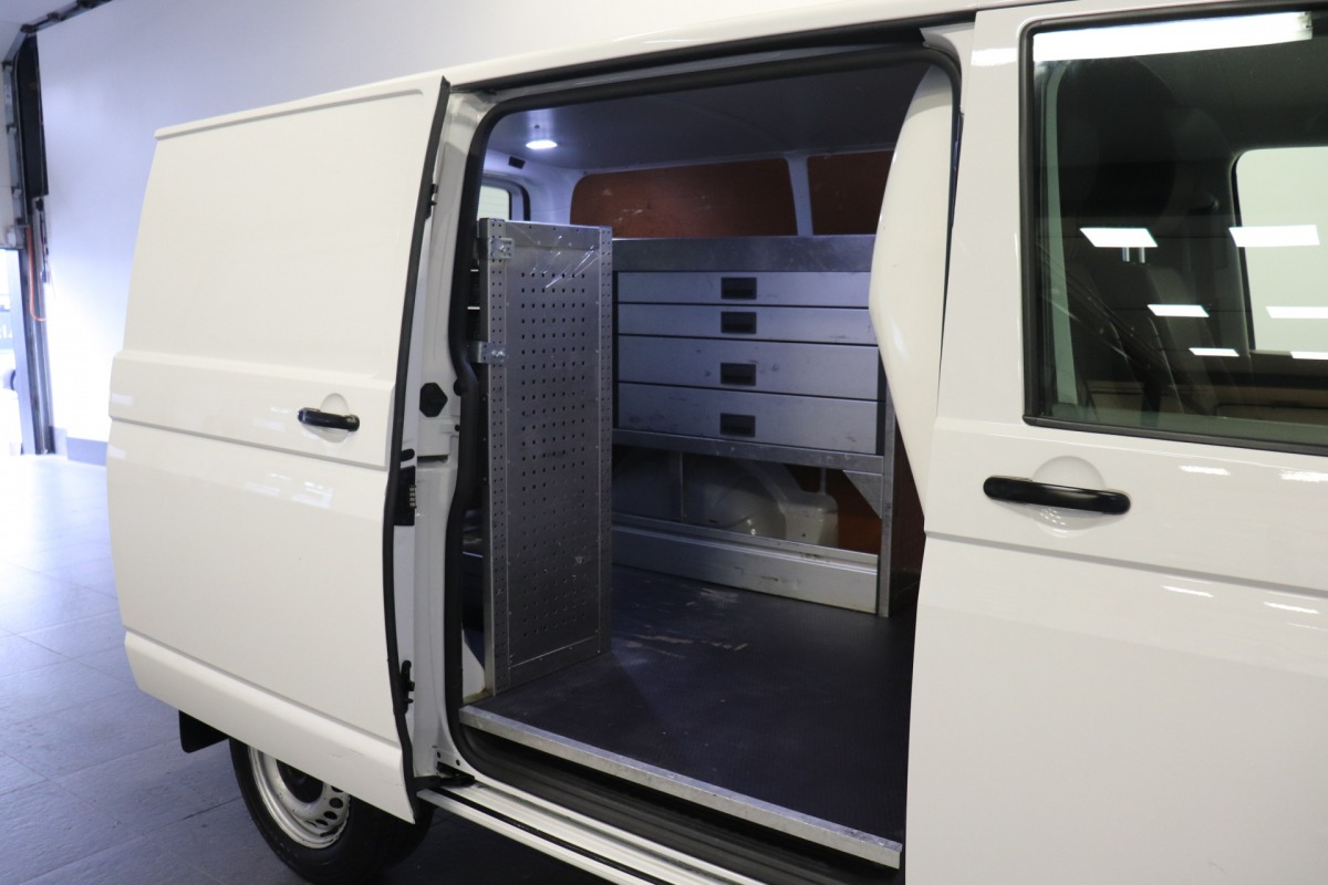 Volkswagen Transporter 2.0 TDI 150PK EURO 6 - Airco - Navi - Cruise - € 17.950,- Excl.