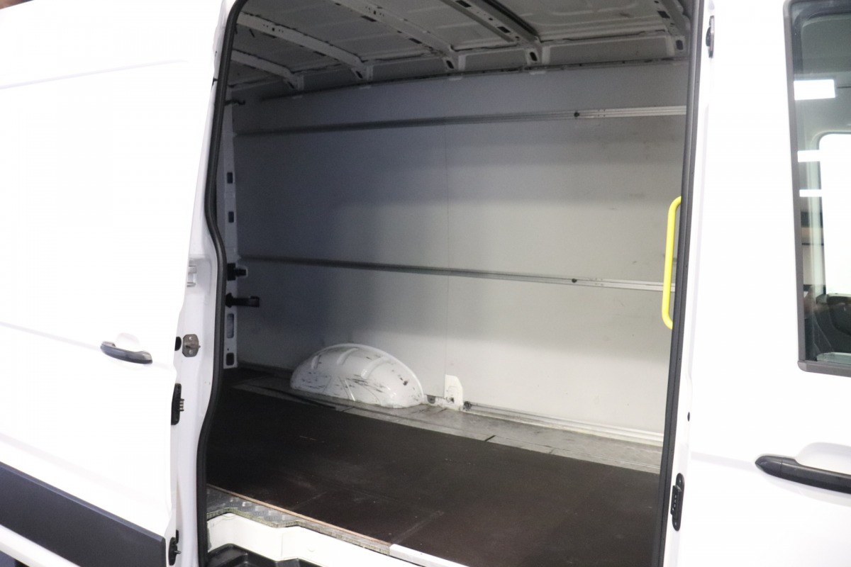Volkswagen Crafter 2.0 TDI 177PK L3H3 - EURO 6 - Airco - Navi - Cruise - € 17.900,- Excl.