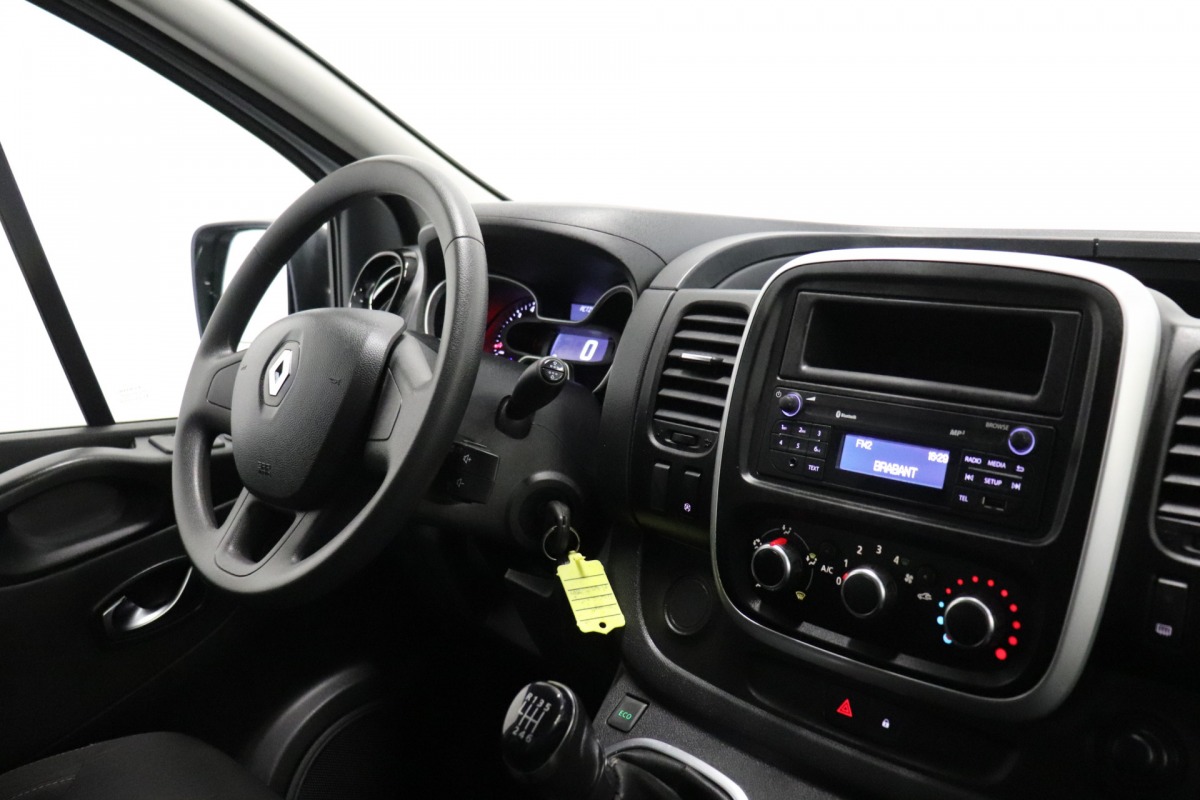Renault Trafic 1.6 dCi EURO 6 - Airco - PDC - Trekhaak - € 12.950,- Excl.