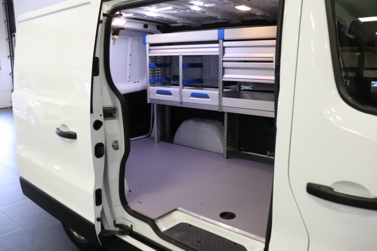 Renault Trafic 1.6 dCi EURO 6 - Airco - PDC - Trekhaak - € 12.950,- Excl.