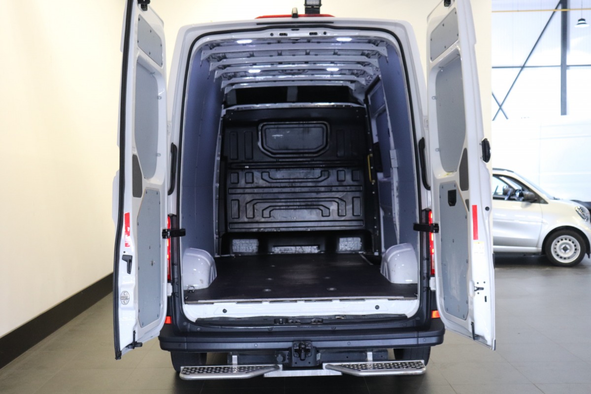Volkswagen Crafter 2.0 TDI L3H3 177PK EURO 6 - Airco - Cruise - Navi - €16.900,- Excl.