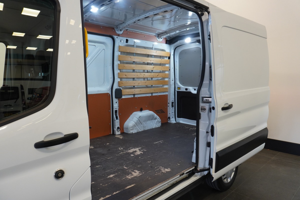 Ford Transit 2.0 TDCI L2H2 2x Schuifdeur EURO 6 - Airco - Cruise - PDC - € 14.499.- Excl.