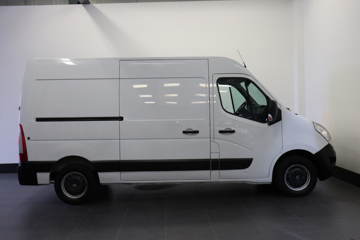 Renault Master 2.3 dCi 130PK L2H2 - EURO 6 - Airco - Navi - Cruise - € 13.950,- Excl.