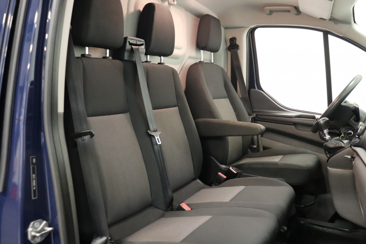 Ford Transit Custom 2.0 TDCI L2 EURO 6 - Airco - Start/Stop - € 14.950,- Excl.