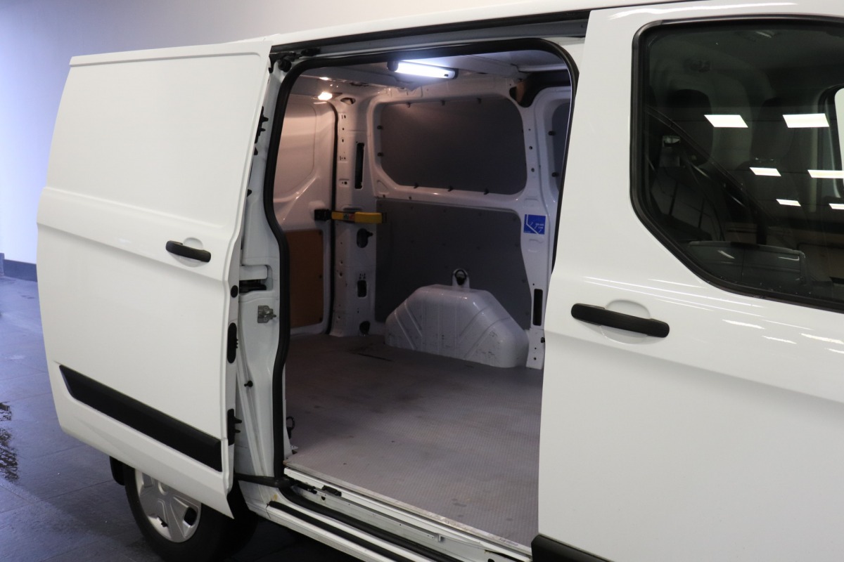 Ford Transit Custom 2.0 TDCI 130PK Automaat EURO 6 - Airco - Cruise - PDC - € 15.900,- Excl.