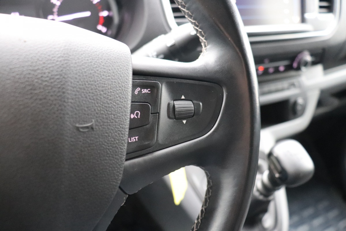 Peugeot Expert 1.5 BlueHDI EURO 6 - Airco - Navi - Cruise - € 15.900,- Excl.