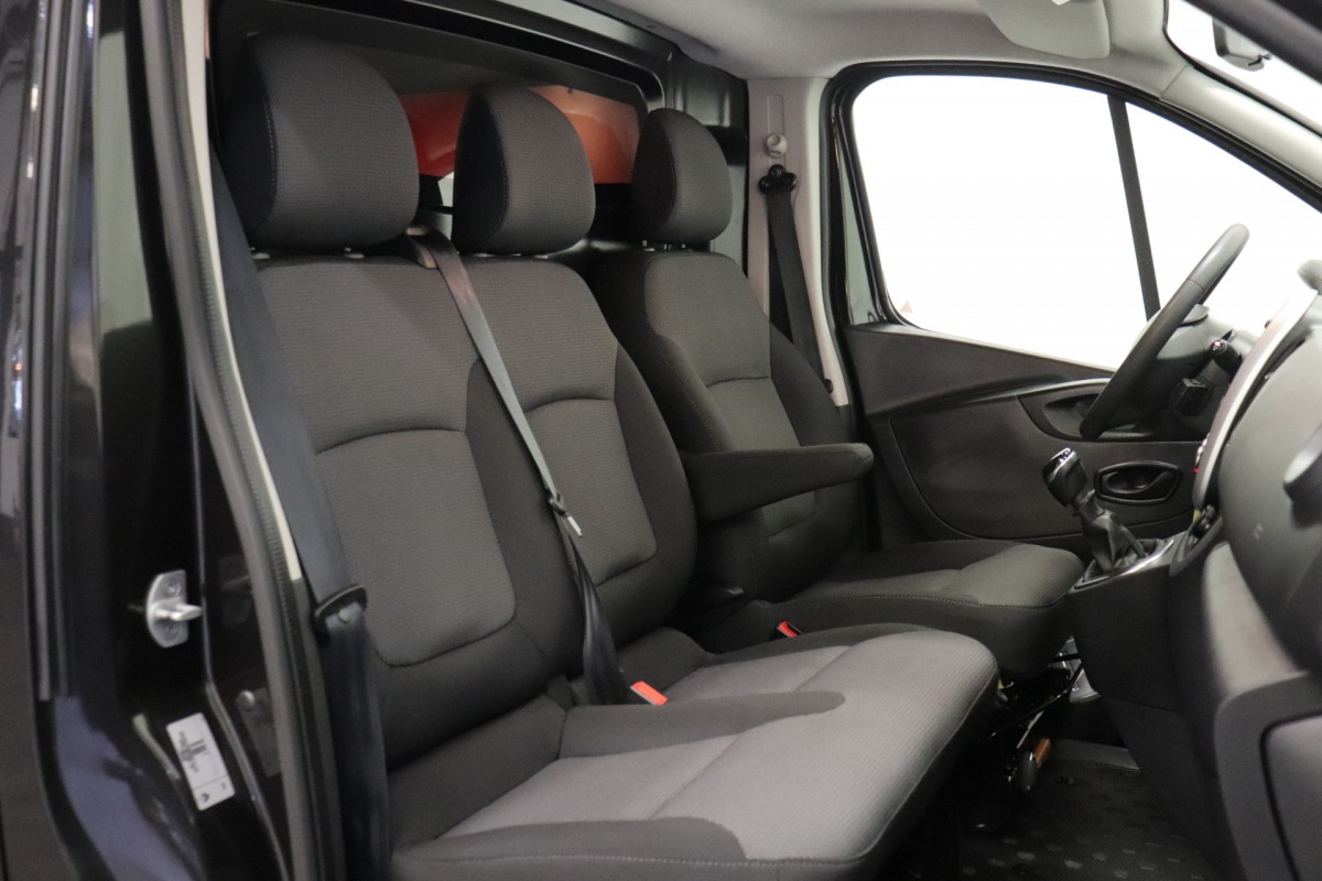 Renault Trafic 2.0 dCi 120PK L2 - EURO 6 - Airco - Navi - Cruise - Trekhaak - € 13.900,- Excl.