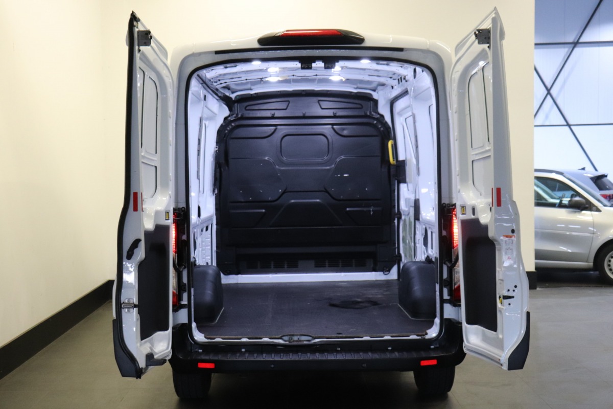 Ford Transit 2.0 TDCI 130PK L2H2 - EURO 6 - Airco - Cruise - PDC - € 17.900,- Excl.