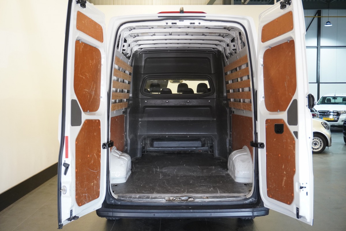 Volkswagen Crafter 2.0 TDI L4H3 Dubbele Cabine EURO 6 - Airco - Navi - Cruise - € 22.950,- Excl.