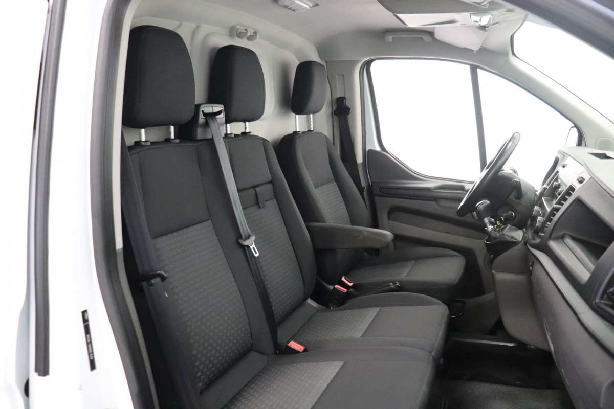 Ford Transit Custom 2.0 TDCI EURO 6 - Airco - Cruise - PDC -  € 14.950,- Excl.