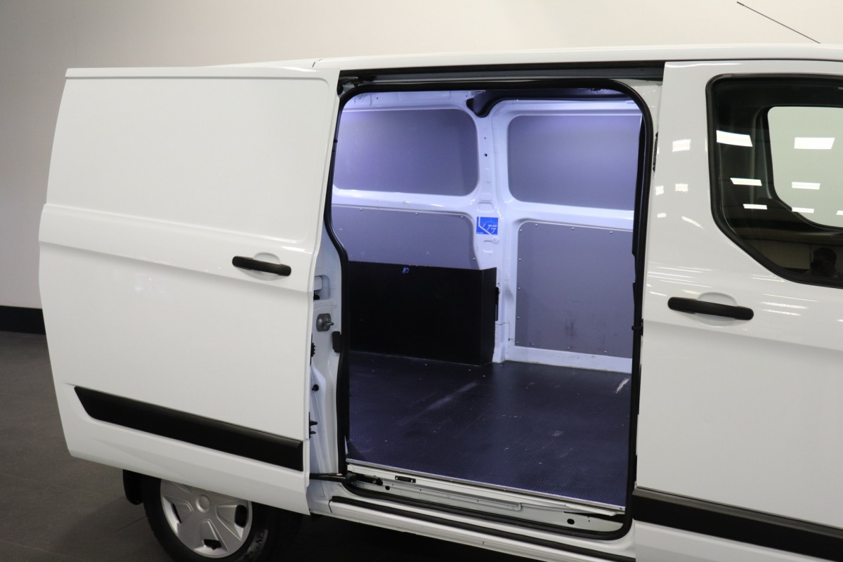 Ford Transit Custom 2.0 TDCI 130PK Automaat - EURO 6 - Airco - Navi - Cruise - € 14.950,- Excl.