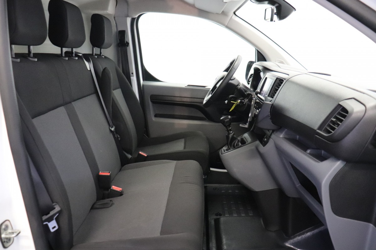 Toyota ProAce 2.0 D-4D 144PK EURO 6 - Airco - Cruise - PDC - € 16.900,- Excl.