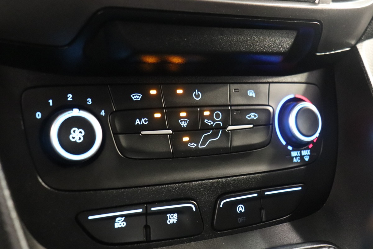 Ford Transit Connect 1.5 EcoBlue EURO 6 - Airco - Cruise - Camera - € 9.900,- Excl.