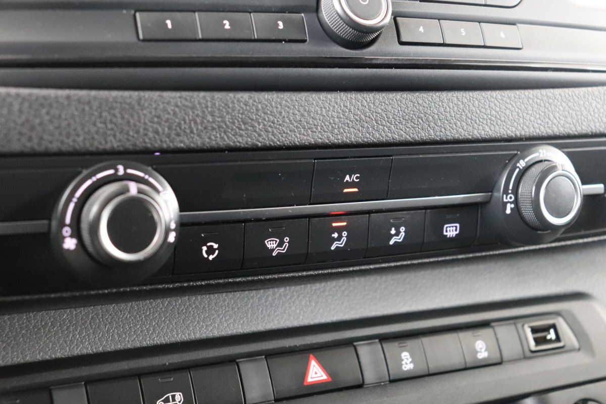 Opel Vivaro 2.0 CDTI L2 123PK Automaat EURO 6 - Airco - Cruise - PDC - Trekhaak - €13.950,- Excl.