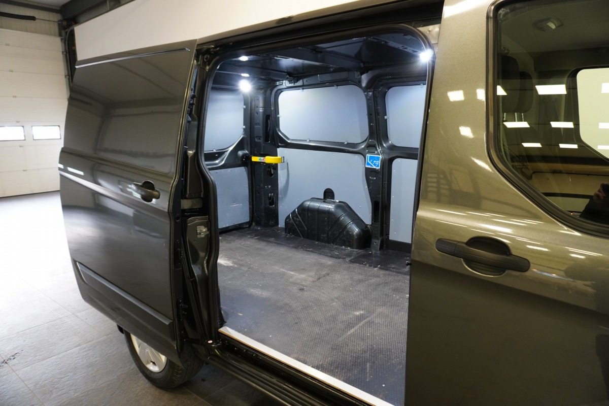 Ford Transit Custom 2.0 TDCI EURO 6 - Airco - Cruise - PDC - Stoelverw. - € 14.950,- Excl.