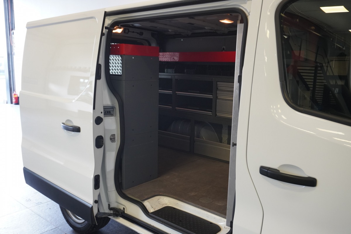 Renault Trafic 2.0 dCi 120PK EURO6 - Airco - Navi - Cruise - € 12.900,- Excl.
