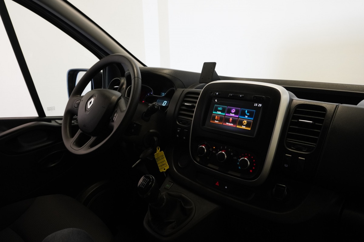 Renault Trafic 2.0 dCi 120PK EURO6 - Airco - Navi - Cruise - € 12.900,- Excl.