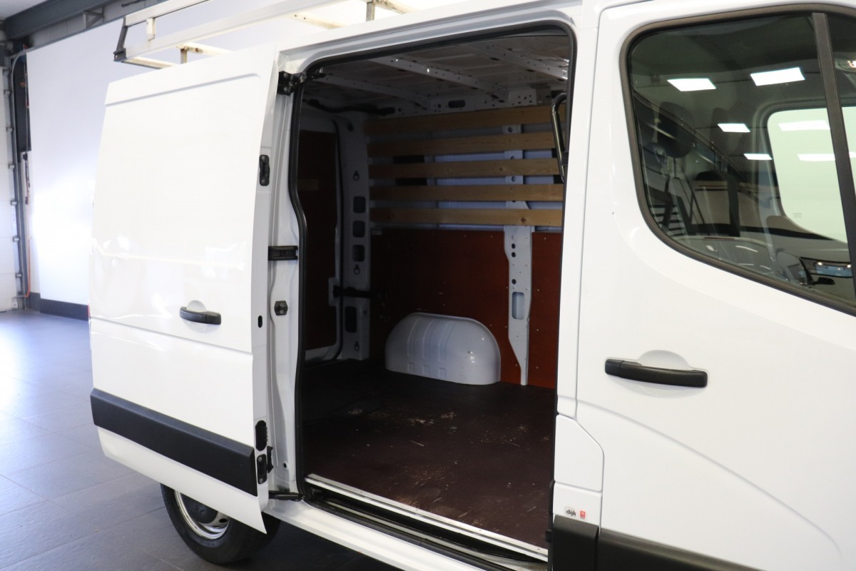 Renault Master 2.3 dCi 136PK L2 Glasresteel EURO 6 - Airco - Cruise - Trekhaak - € 16.900,- Excl.